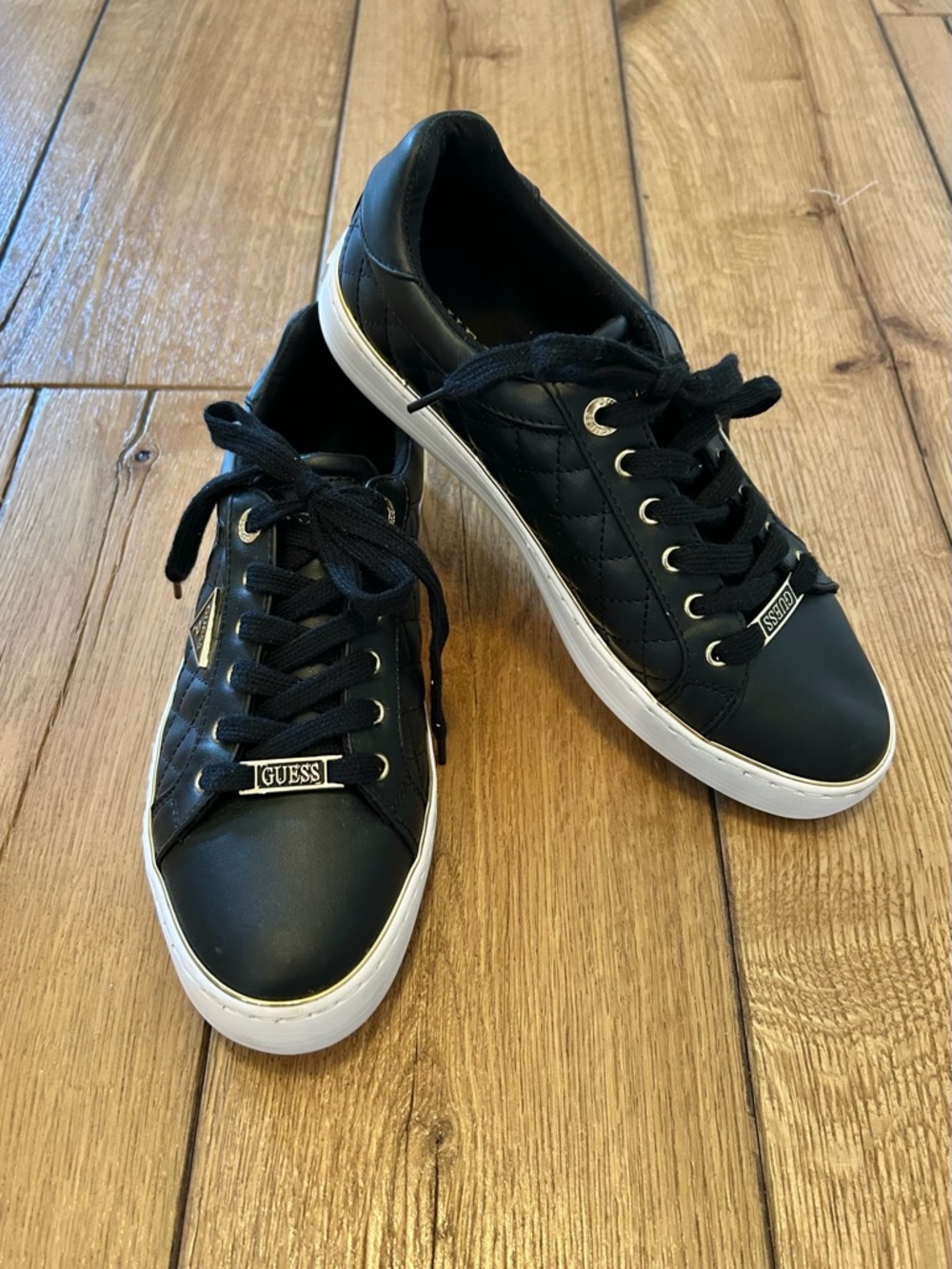 GUESS Los Angeles Loven Black Quilted Low Top Sneakers w/ Gold Accents W 10M EUC